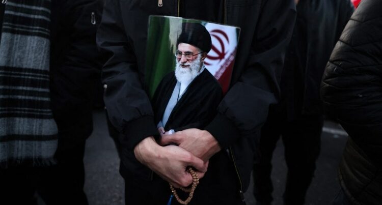 Xamanei ilə vida mərasimi təxirə salındı