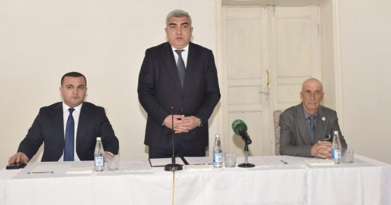 İlqar Mahmudov Üçgün kəndində səyyar vətəndaş qəbulu keçirib – FOTOLAR İlqar Mahmudov Üçgün kəndində səyyar vətəndaş qəbulu keçirib – FOTOLAR