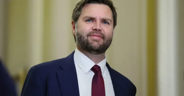 Vens Macarıstanda rəsmi səfərdədir