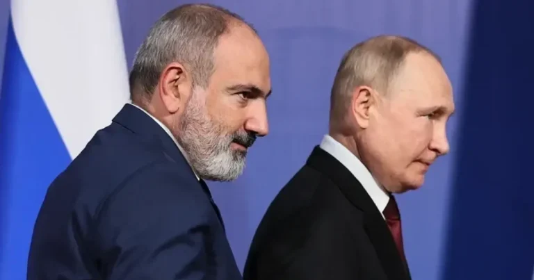 Putin Paşinyana Ermənistanın eyni vaxtda Aİ və Aİİ-nin üzvü ola bilməyəcəyini deyib