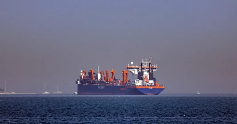 Fars körfəzindəki gərginlik Hörmüzdə gəmiçiliyin dayanmasına səbəb olub