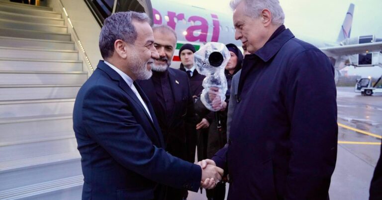 Əraqçi Peterburqdadır – Putinlə görüşəcək