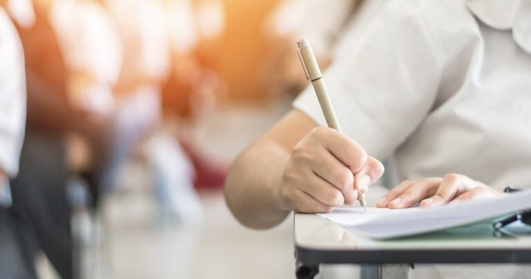 Bu gün 55 mindən çox şagird buraxılış imtahanı verəcək