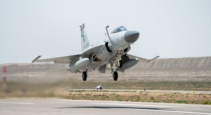 Azərbaycanın hərbi pilotları çətin döyüş manevrləri üzrə tapşırıqlar yerinə yetirilib