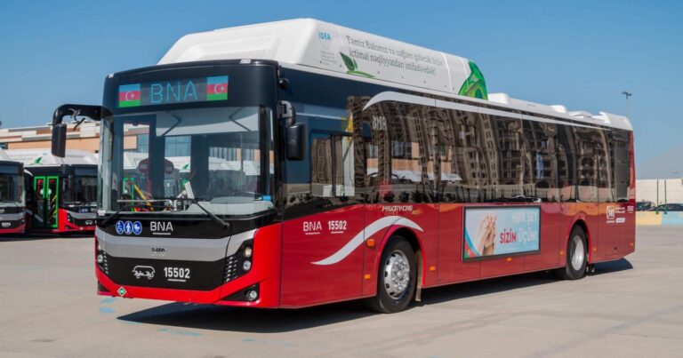 Bu küçədə avtobusların hərəkəti dəyişir