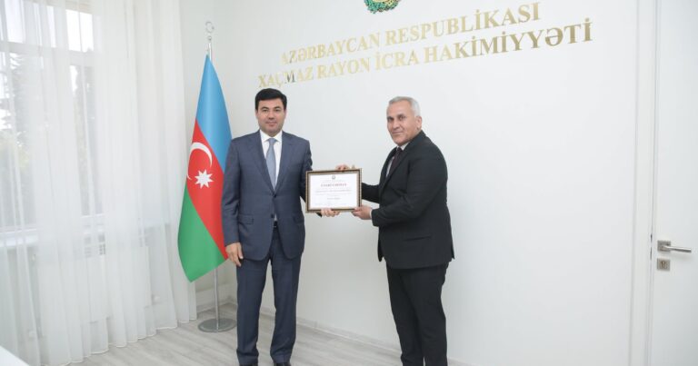 İcra başçısı Aqil Əlisultanovu təltif etdi – FOTOLAR İcra başçısı Aqil Əlisultanovu təltif etdi – FOTOLAR