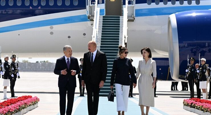 Prezident xanımı ilə Özbəkistandadır