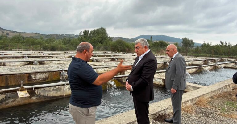 İlqar Mahmudov balıqçılıq təsərrüfatı ilə tanış oldu – FOTOLAR