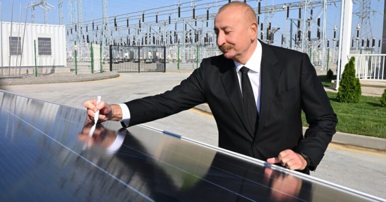Prezident “Qobustan” Günəş Elektrik Stansiyasının açılışında – FOTOLAR
