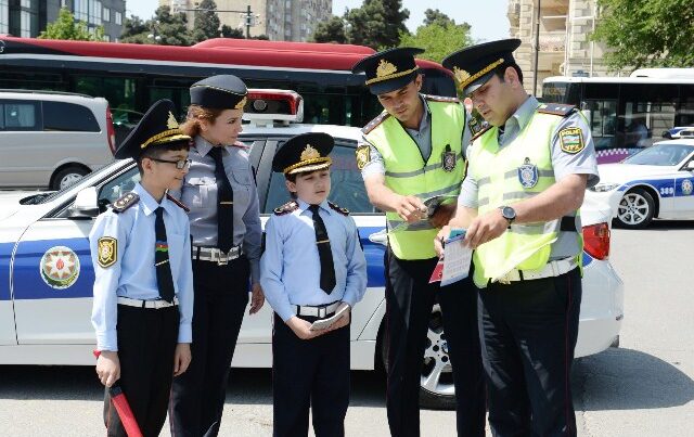 Uşaqları məktəbə aparanlara XƏBƏRDARLIQ