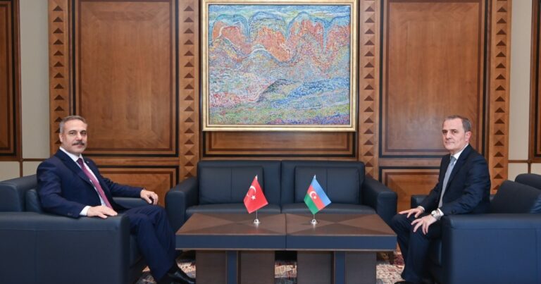 Ceyhun Bayramovun Hakan Fidanla təkbətək görüşü keçirilir
