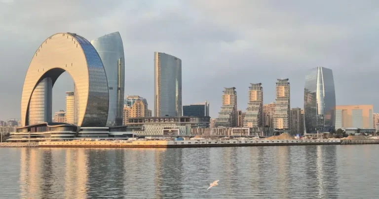 Xəzərin səviyyəsi azaldığı üçün Bakı limanı dərinləşdirilir Xəzərin səviyyəsi azaldığı üçün Bakı limanı dərinləşdirilir