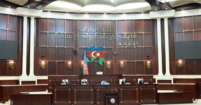 Deputatlar bu gün 12 məsələni müzakirə edəcəklər
