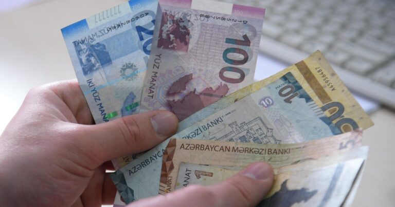 Ölkədə orta aylıq əməkhaqqı 1 200 manata yaxınlaşıb