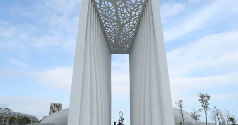 Kambocanın Baş naziri Zəfər parkını ziyarət edib Kambocanın Baş naziri Zəfər parkını ziyarət edib