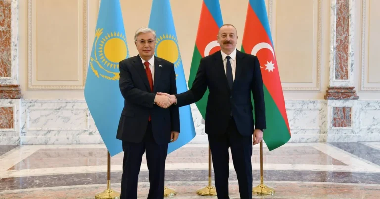 İlham Əliyev Tokayevi təbrik etdi